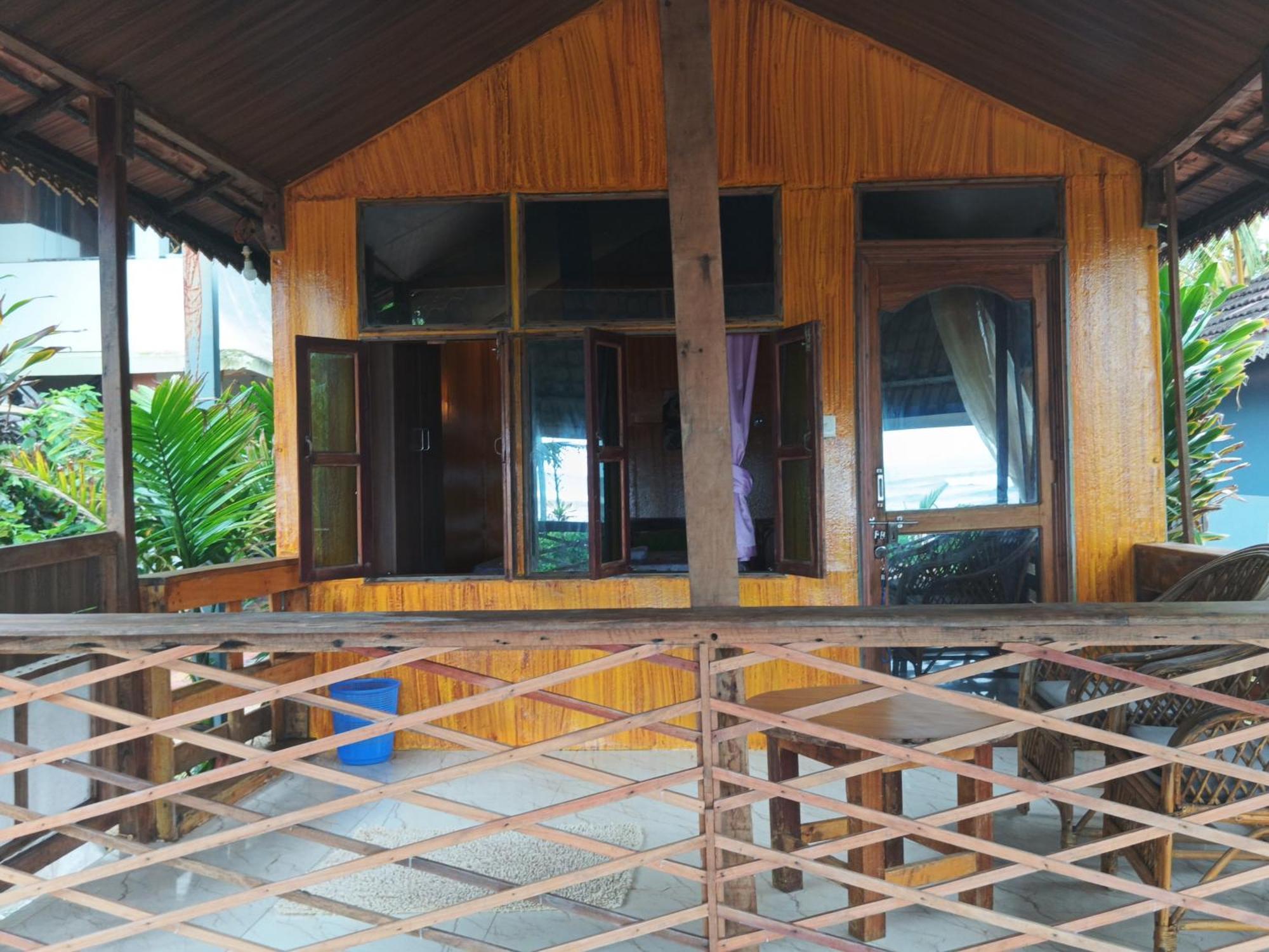Monsoon Hotel Agonda Exterior photo